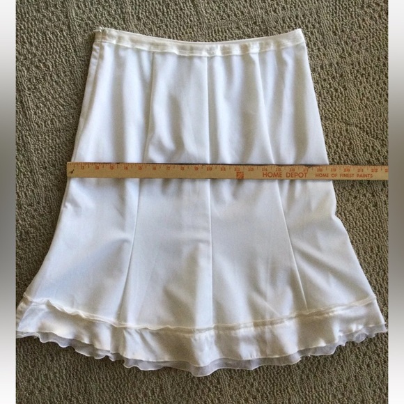 The limited women's white Godet skirt, ruffled detail size 4 - Picture 12 of 12